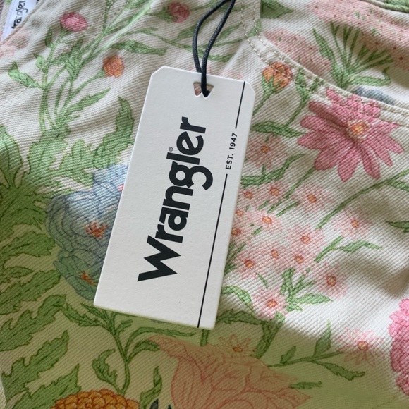 Floral Wrangler bell bottoms - Picture 5 of 5